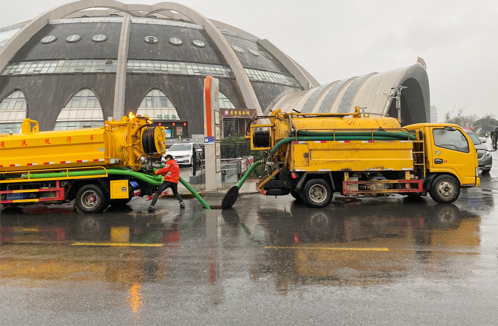 尧新村商场管道清淤